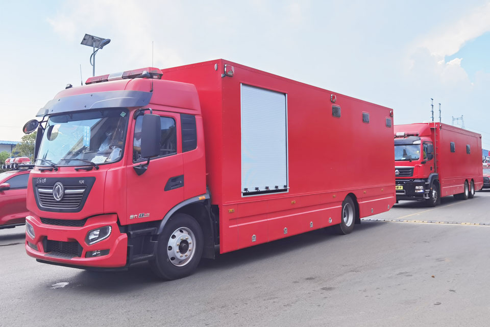 東風(fēng)天錦淋浴車(chē)960X640 5.jpg