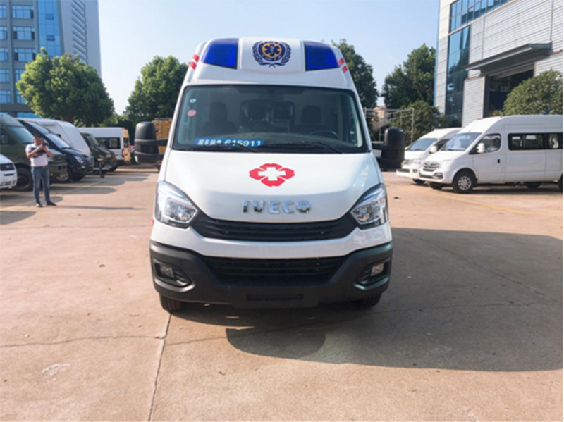 依維柯歐勝監(jiān)護(hù)型救護(hù)車 (1).jpg